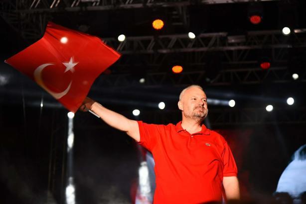 Menemen’de kurtuluş coşkusu Sefo ile yaşanacak