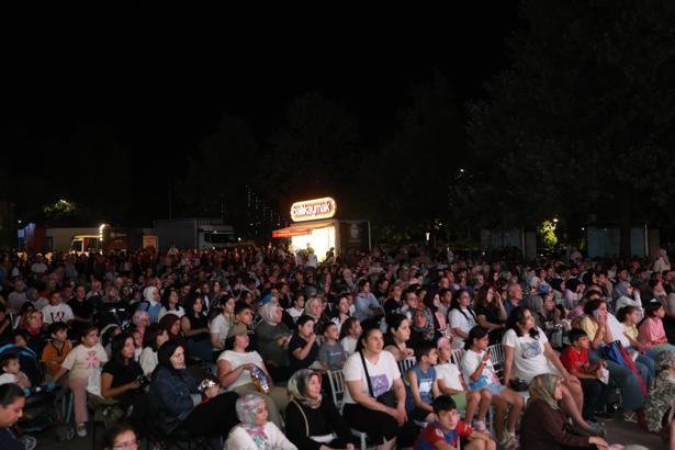 Samsun’da açık hava sinema geceleri ile sinema keyfi 17 ilçeye taşındı