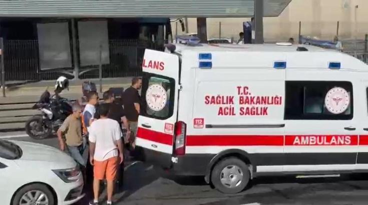 Beylikdüzü'de 3 aracın karıştığı zincirleme kaza; yaralılar var -1