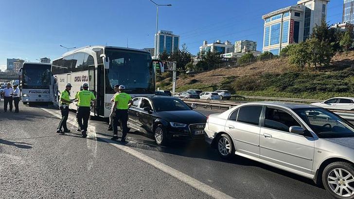 Ümraniye'de 4 aracın karıştığı zincirleme kaza