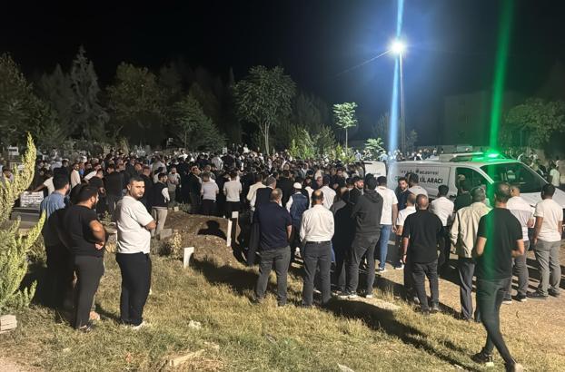 Hafif ticari aracın çarptığı bisikletli Ayşegül hayatını kaybetti (2)
