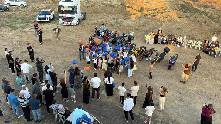 Lösemiyi yenen Hamza’nın sünnet düğününde mavi ve turuncu balonlar uçuruldu
