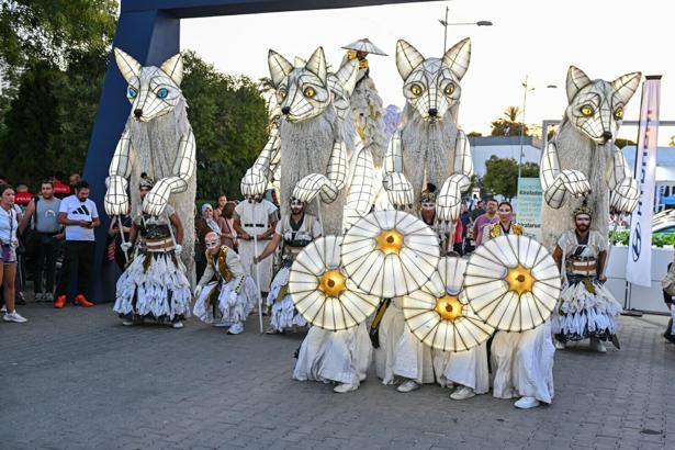İzmir Enternasyonal Fuarı'nda masalsı buluşma: Beyaz Tilki