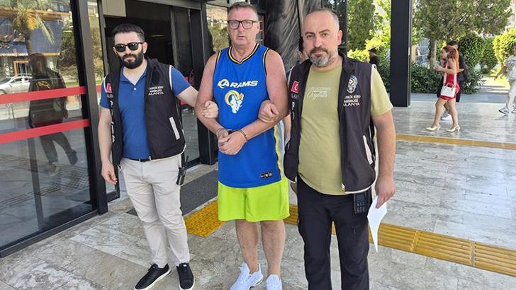 Otel personeliyle tartışıp, Türk bayrağına tüküren İngiliz turist tutuklandı