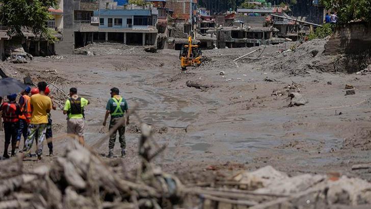 Nepal'deki selde can kaybı 1367'ye yükseldi