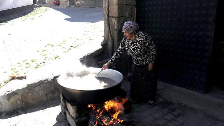 Yeşilhisar'da imece usulü pekmez geleneği