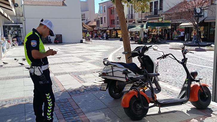 Edirne'de trafiğe kapalı caddede motosikletlere denetim