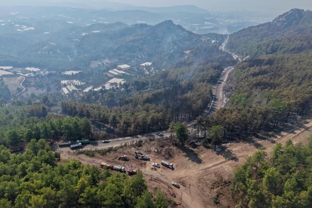Antalya Kumluca'daki orman yangın tamamen kontrol altında (3)