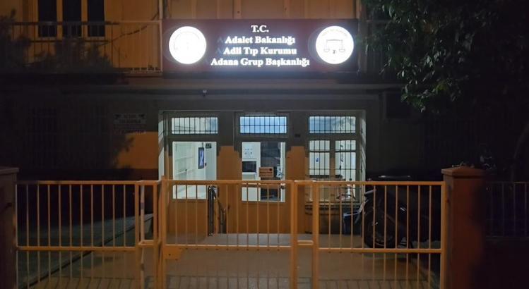 Adana'da otoyol kenarında erkek cesedi bulundu