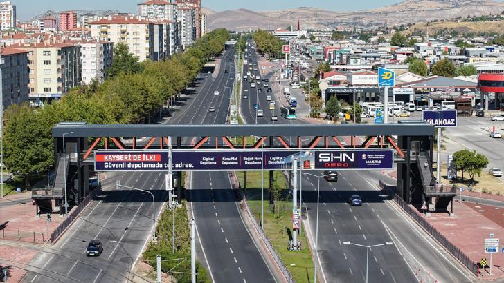 Kayseri’de üst geçit yapım çalışmaları sürüyor