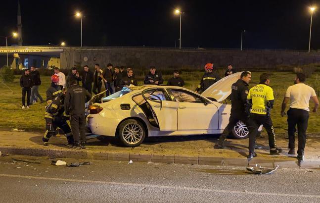 Takla atan otomobildeki 4 kişi yaralandı