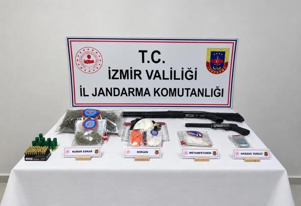 İzmir'de uyuşturucunda 1 kilo kokain ele geçirildi; 8 gözaltı