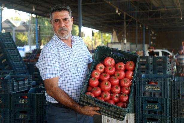 Antalya'da üretilen sebze ve meyvenin fiyatı tezgaha ulaşana kadar 2 katına çıkıyor
