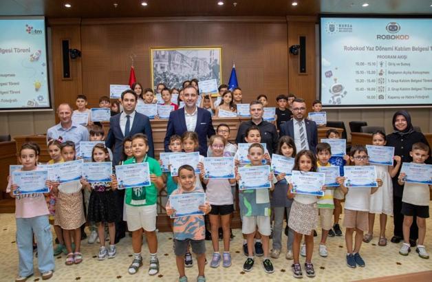 ROBOKOD 2026 Yaz Dönemi Eğitimi'ni tamamlayan öğrenciler sertifikalarını aldı