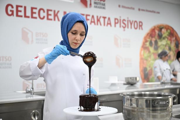 BTSO Mutfak Akademi, girişimcilik hikayelerine öncülük ediyor