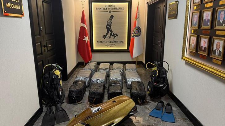 Mersin Limanı'nda geminin altına gizlenmiş 350 kilo kokain ele geçirildi
