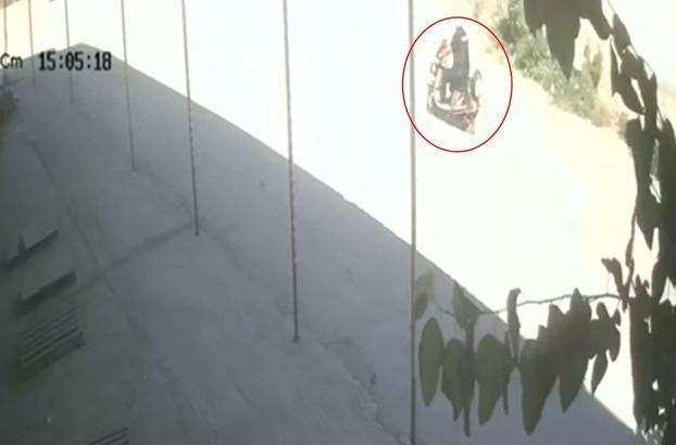 Motosikletlerin çarpıştığı kaza kamerada: 1’i ağır, 2 yaralı