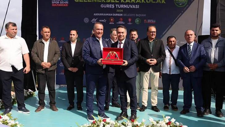 Sultangazi’de 2’nci Uluslararası Karakucak Güreşleri düzenlendi