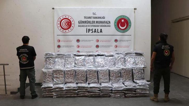 Edirne'de gümrük kapılarında 147 kilo esrar ve 27 kilo kokain ele geçirildi