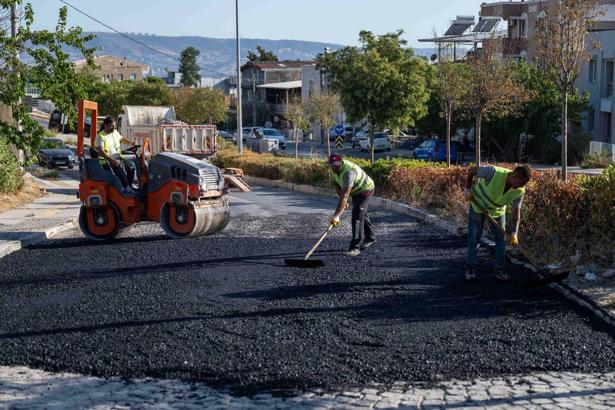 Bornova'da tehlike arz eden yola geçici müdahale