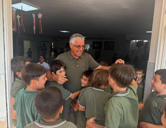 Başkan Topaloğlu, öğrencilerin ilk gün heyecanına ortak oldu