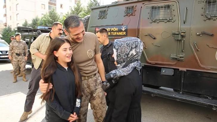 Emniyet Müdürü, şehit çocuğunu okuldan özel harekat aracıyla alıp evine bıraktı