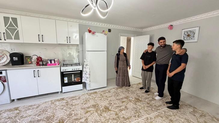 Yarım kalan evlerinde ders çalışıp fen lisesini kazanan ikizler, yeni yuvalarına kavuştu / Ek fotoğraflar