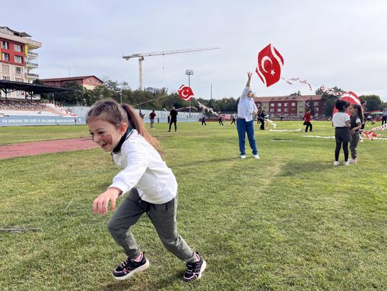 Edirne’de çocuklar, Gazze’de barış için uçurtma uçurdu