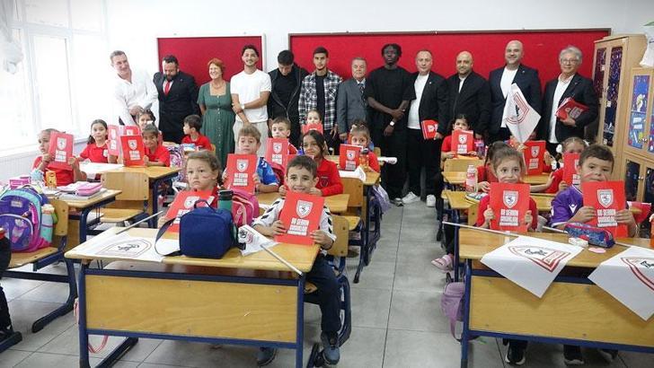 Samsunspor, minik taraftarlarını defter kampanyasında buluşturdu