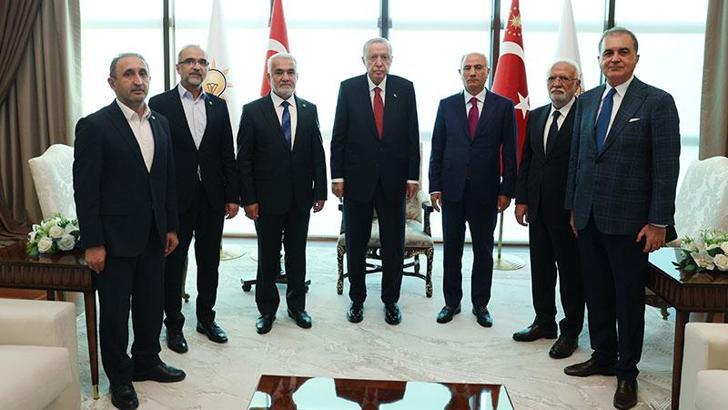 Cumhurbaşkanı Erdoğan, HÜDA PAR Genel Başkanı Yapıcıoğlu'nu kabul etti