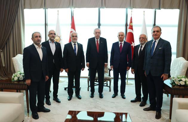 Cumhurbaşkanı Erdoğan, HÜDA PAR Genel Başkanı Yapıcıoğlu'nu kabul etti
