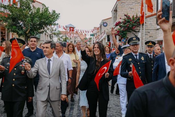 Alaçatı'nın kurtuluşunun 104'üncü yılı törenlerle kutlandı