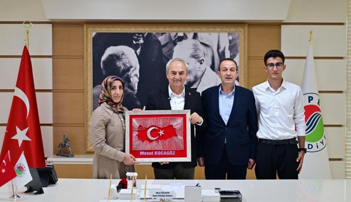 Kepez’in gururu Serhat’a Kocagöz’den burs desteği