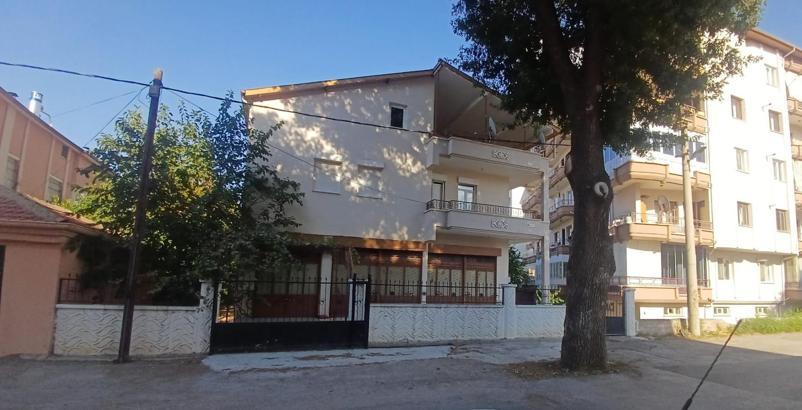 Tartıştığı eşini 5 bıçak darbesiyle ağır yaraladı
