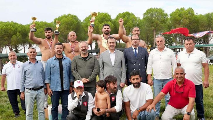 Gömeç güreşlerinde başpehlivan Erkan Taş oldu