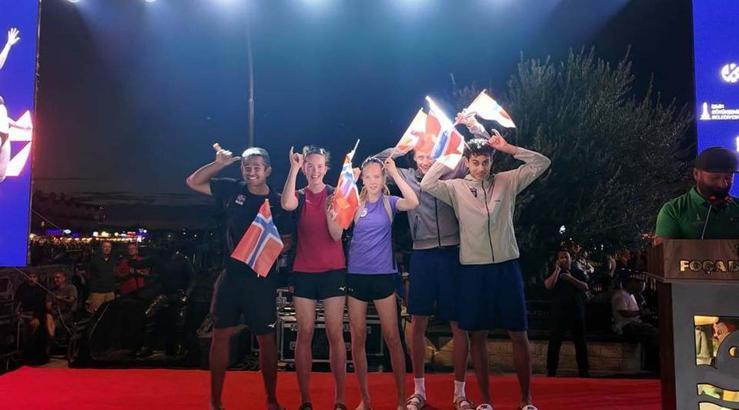 Foça'da plaj voleybolu coşkusu başladı