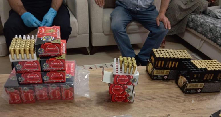 Sakarya'da 3 şüphelinin evinden ruhsatsız tüfek ve 747 fişek çıktı