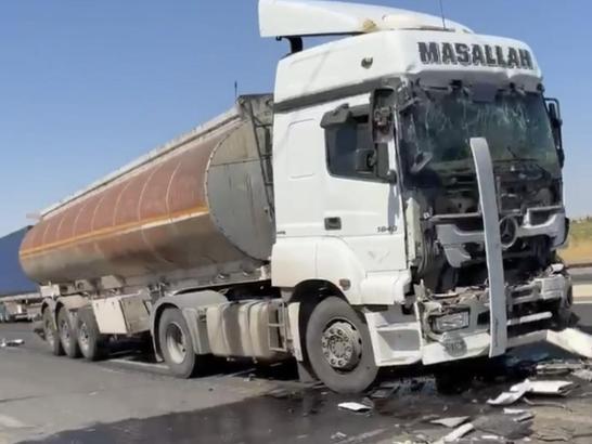 Mardin’de TIR’a arkadan çarpan tanker sürücüsü yaralandı