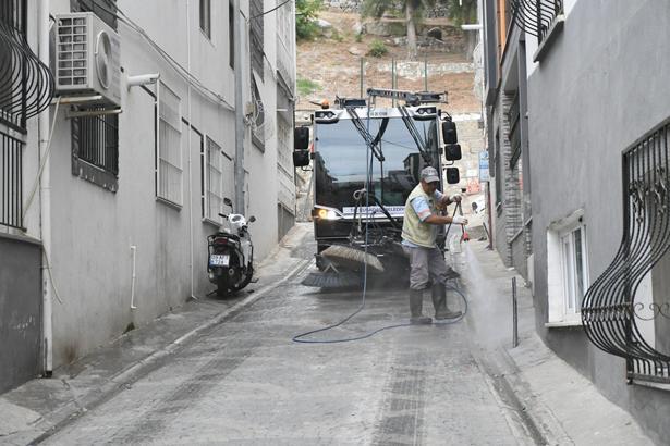 Kuşadası'nda iki mahallede temizlik çalışması