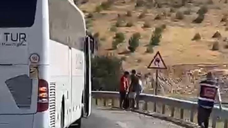 Şanlıurfa’da tur otobüsüyle çarpışan hafif ticari aracın sürücüsü öldü