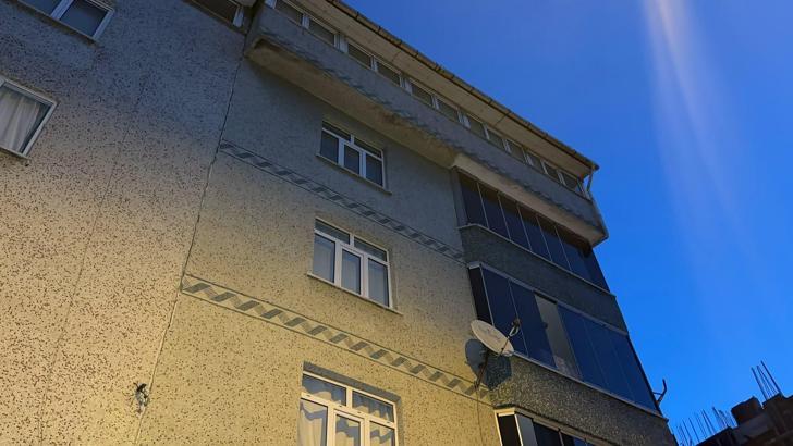 Sultangazi'de kolonlarından ses gelen 5'er katlı 2 bina tahliye edildi
