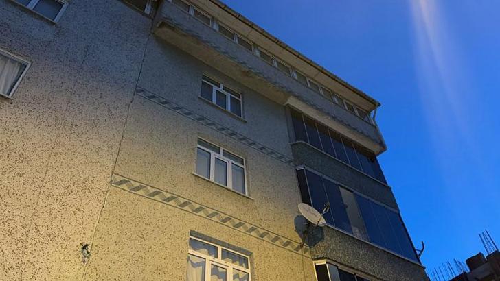 Sultangazi'de kolonlarından ses gelen 5'er katlı 2 bina tahliye edildi