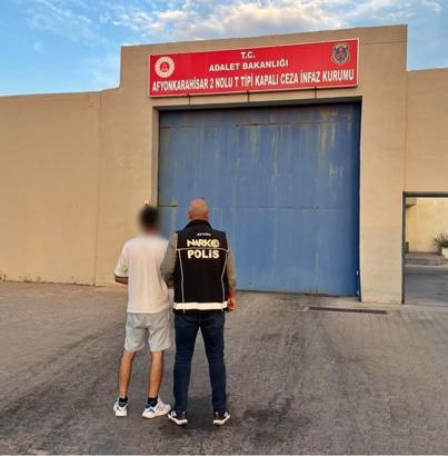 Aranan 2 hükümlü yakalandı