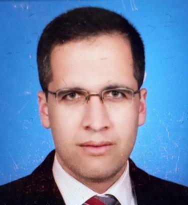 Devrilen traktörün altında kalan öğretmen hayatını kaybetti