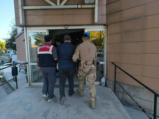 FETÖ'nün İzmir'deki güncel yapılanmasına operasyon; 21 gözaltı
