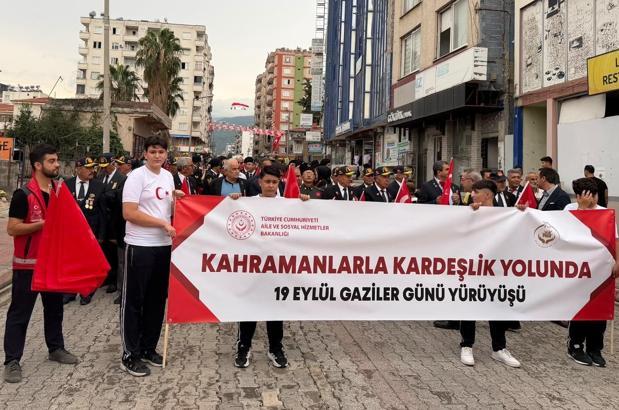 Osmaniye’de Gaziler Günü yürüyüşü