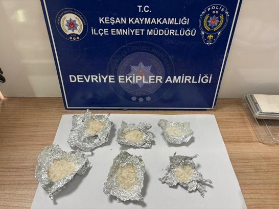 Edirne’de uyuşturucuyla yakalanan 2 şüpheliye gözaltı
