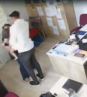 Muhtar, nefes borusuna şeker kaçan çocuğu Heimlich manevrasıyla kurtardı