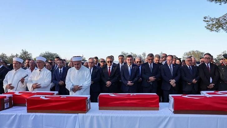 Cumhurbaşkanı Yardımcısı Yılmaz, KKTC'de şehitlikte devlet törenine katıldı