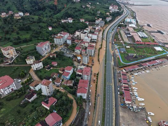 Rize’de sağanak, sel ve taşkınlara yol açtı